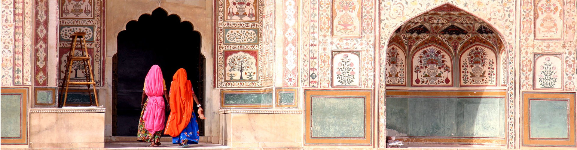 India - Women in temple