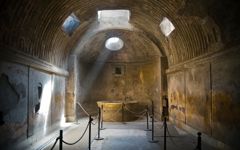 Italy-Pompeii-Baths-800x500